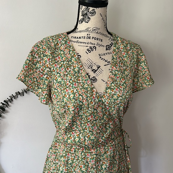 NWT Lost + Wander Wild Poppies Green Floral Midi Wrap Dress Women's size XS - Picture 4 of 8